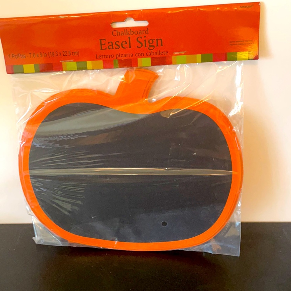 NWT Pumpkin Chalkboard Tabletop Easel